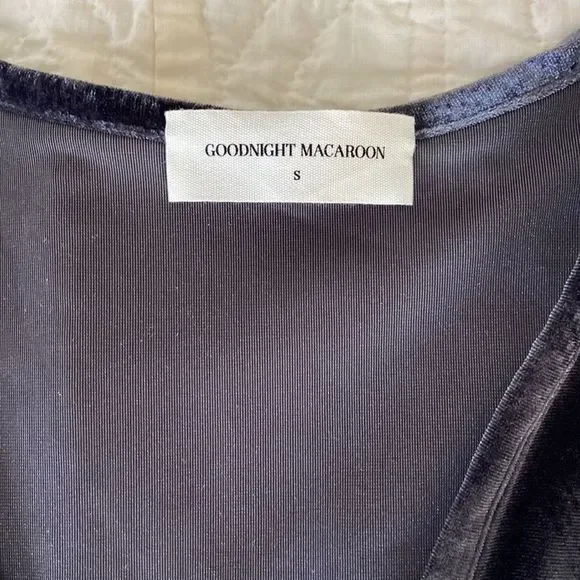 NWT GOODNIGHT MACAROON GREY VELVET DRESS SIZE SMALL - Picture 3 of 6